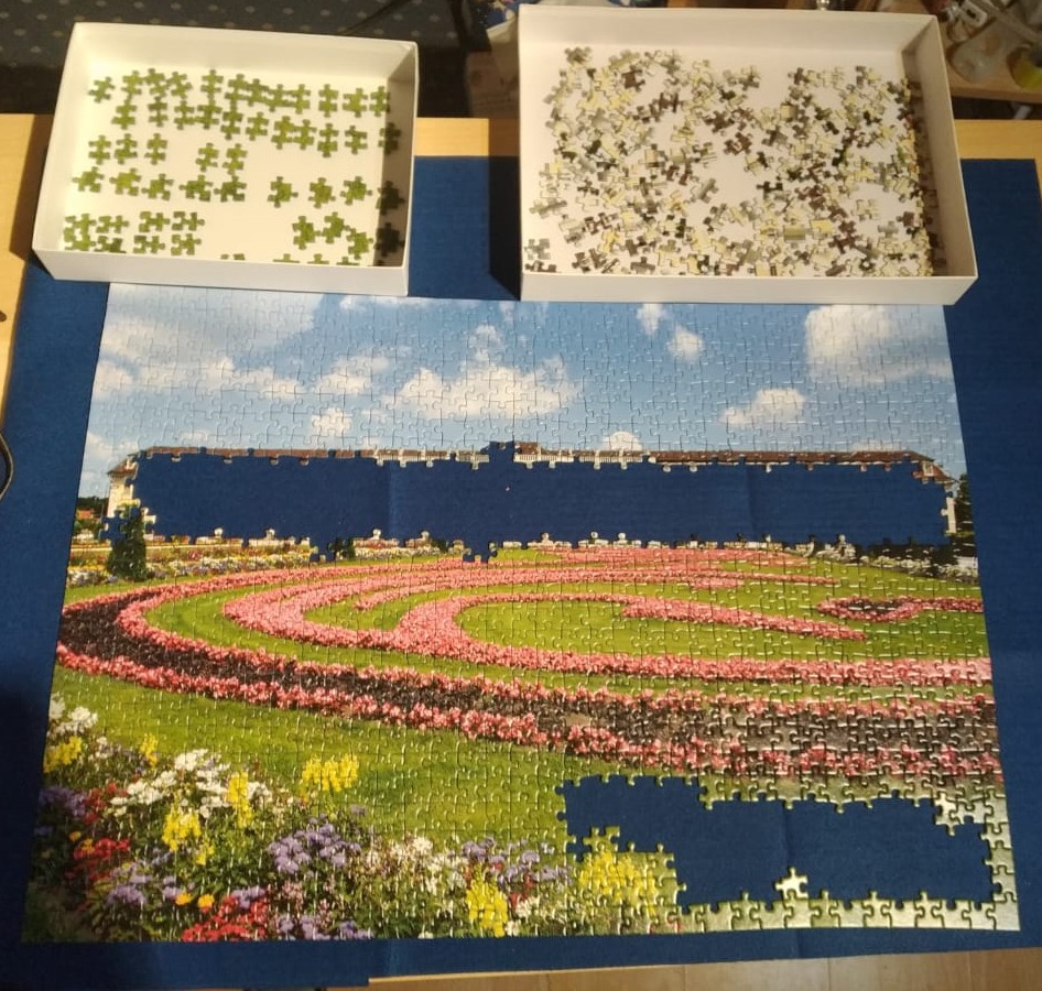Παζλ Ludwigsburg Ravensburger 1000 τεμάχια. Έτοιμο το γρασίδι
